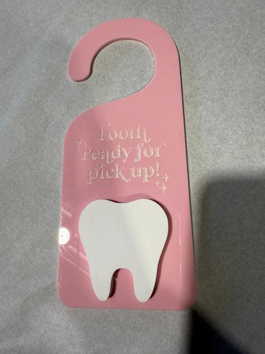 Tooth Pick-Up Door Hanger